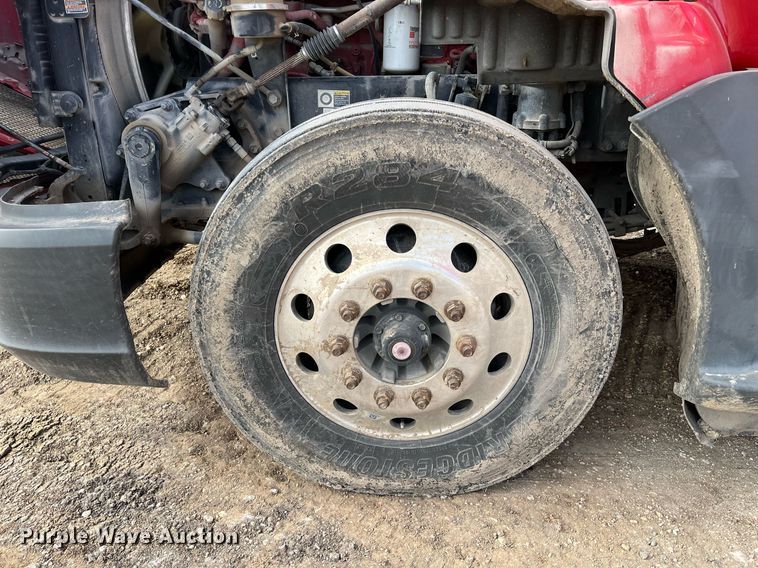 image for item DM2025 2017 Kenworth  T680 semi truck