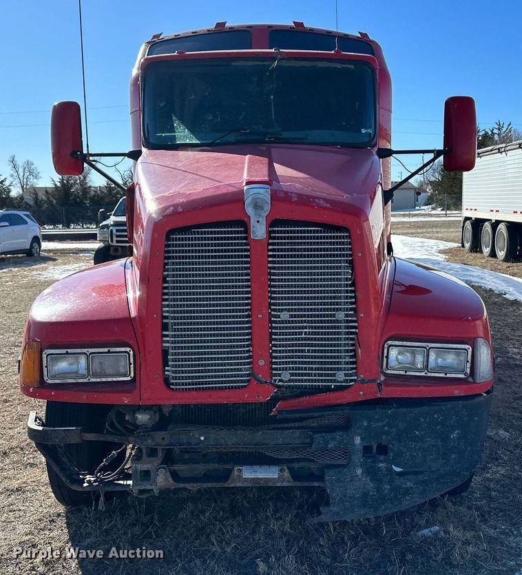 image for item DM2662 2006 Kenworth T600 semi truck