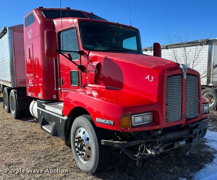 image for item DM2662 2006 Kenworth T600 semi truck
