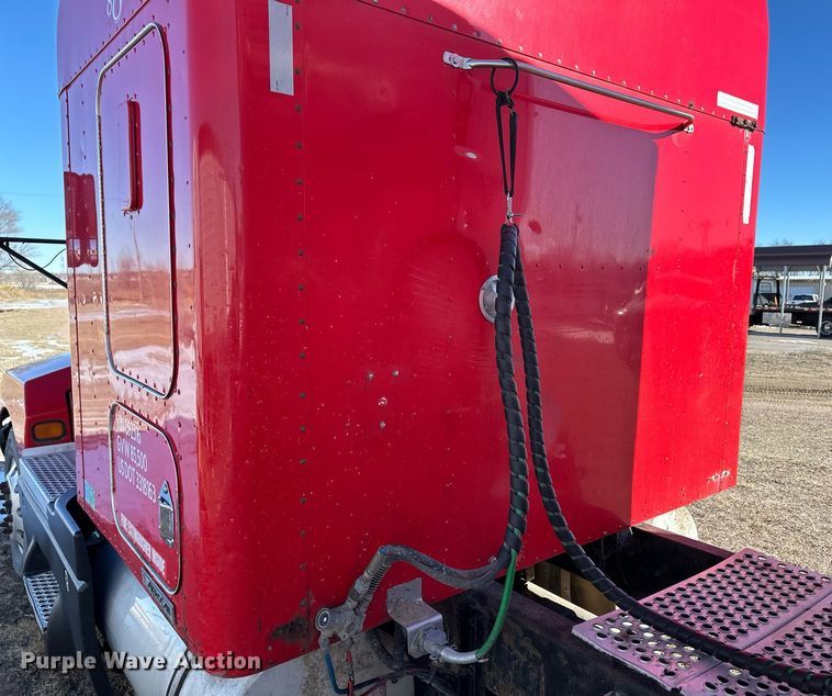 image for item DM2662 2006 Kenworth T600 semi truck