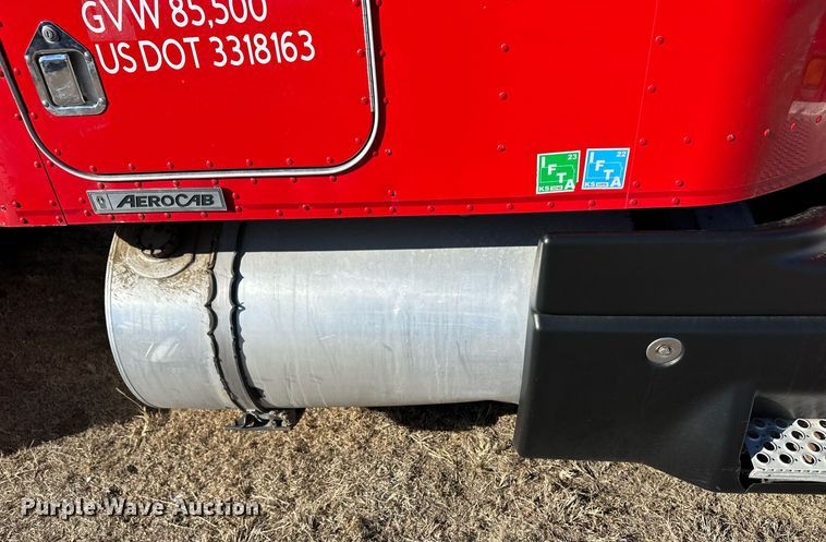 image for item DM2662 2006 Kenworth T600 semi truck