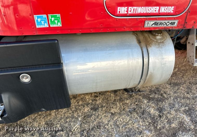 image for item DM2662 2006 Kenworth T600 semi truck