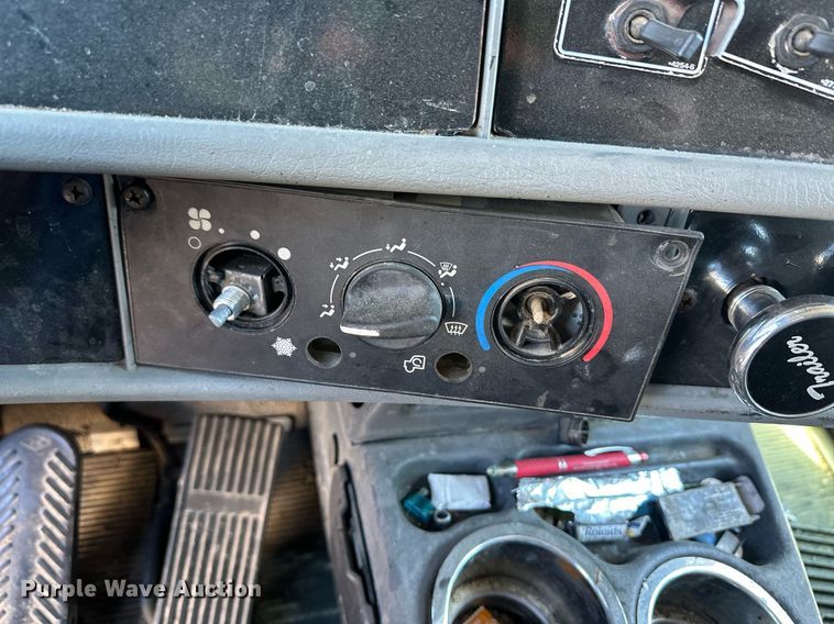 image for item DM2662 2006 Kenworth T600 semi truck