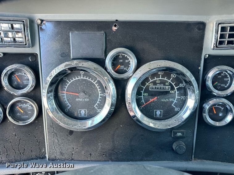 image for item DM2662 2006 Kenworth T600 semi truck