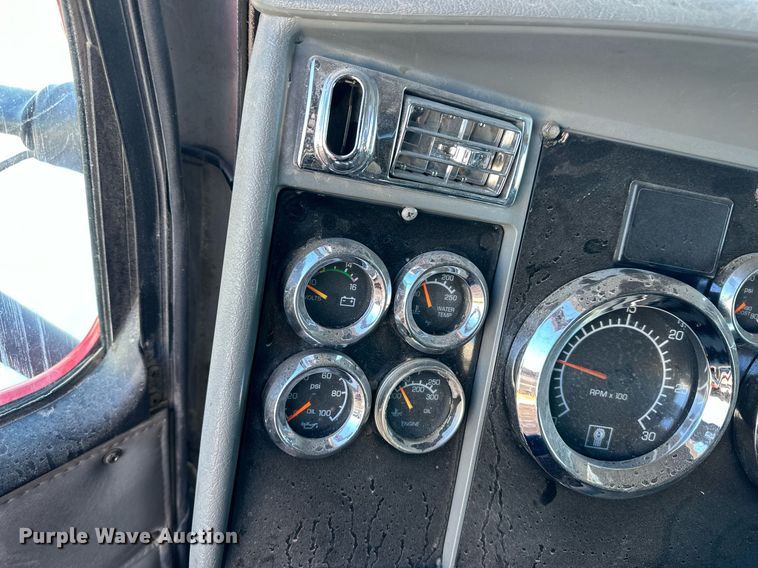 image for item DM2662 2006 Kenworth T600 semi truck