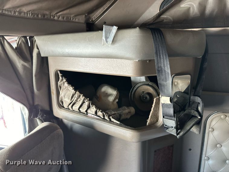 image for item DM2662 2006 Kenworth T600 semi truck