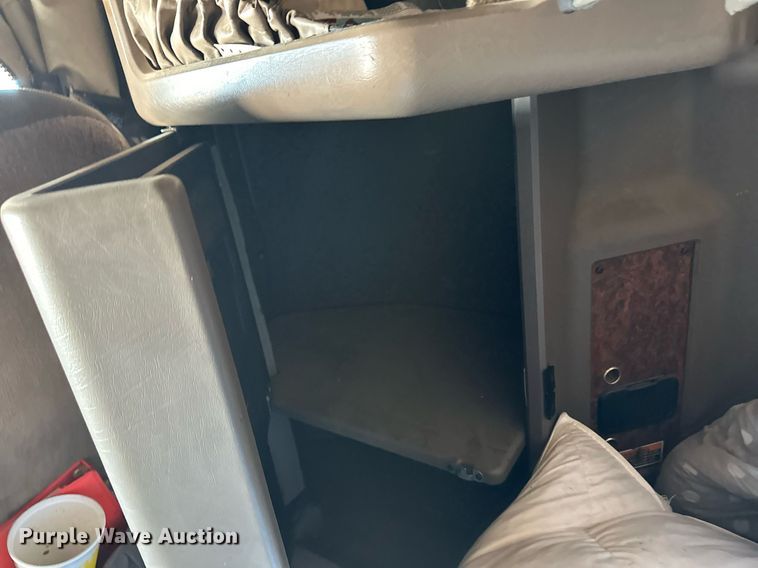 image for item DM2662 2006 Kenworth T600 semi truck