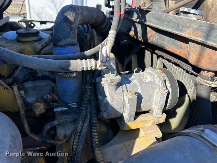 image for item DM2662 2006 Kenworth T600 semi truck