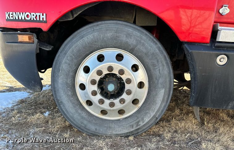 image for item DM2662 2006 Kenworth T600 semi truck