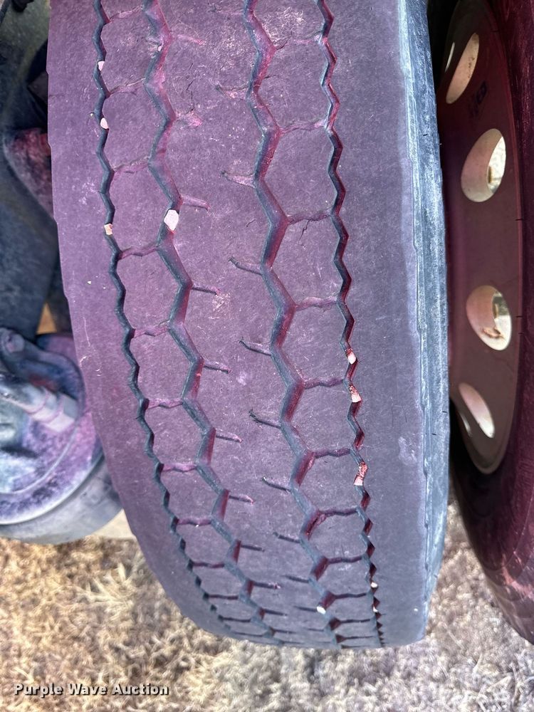 image for item DM2662 2006 Kenworth T600 semi truck