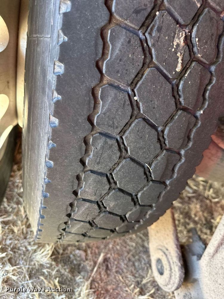 image for item DM2662 2006 Kenworth T600 semi truck