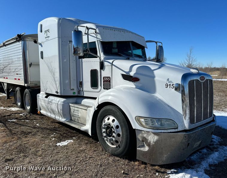 image for item DM2663 2011 Peterbilt 386 semi truck