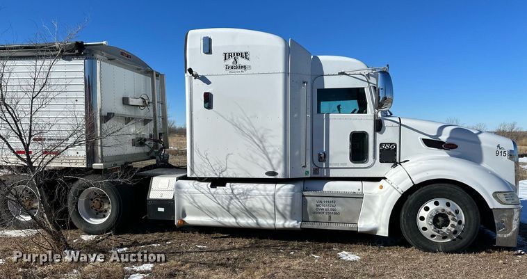 image for item DM2663 2011 Peterbilt 386 semi truck