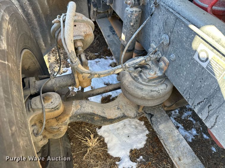 image for item DM2663 2011 Peterbilt 386 semi truck