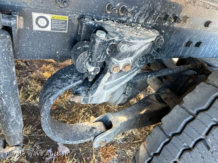 image for item DM2663 2011 Peterbilt 386 semi truck