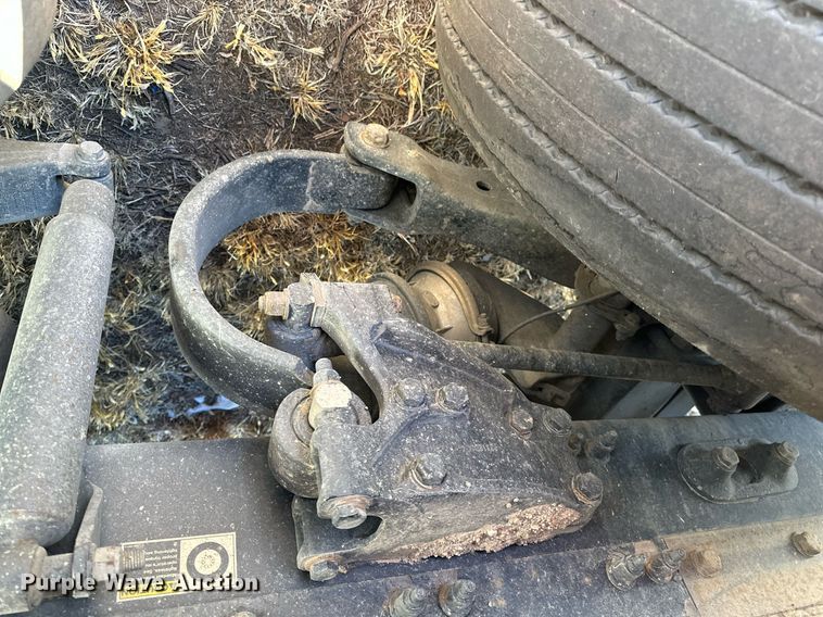 image for item DM2663 2011 Peterbilt 386 semi truck