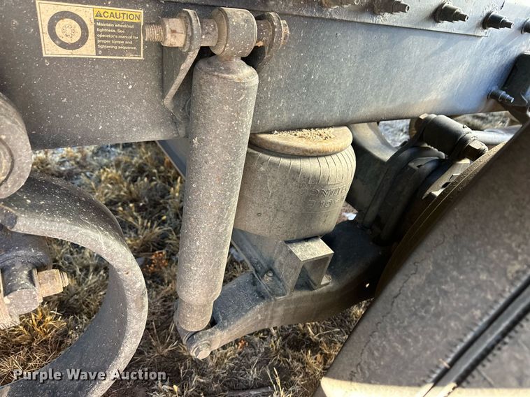 image for item DM2663 2011 Peterbilt 386 semi truck