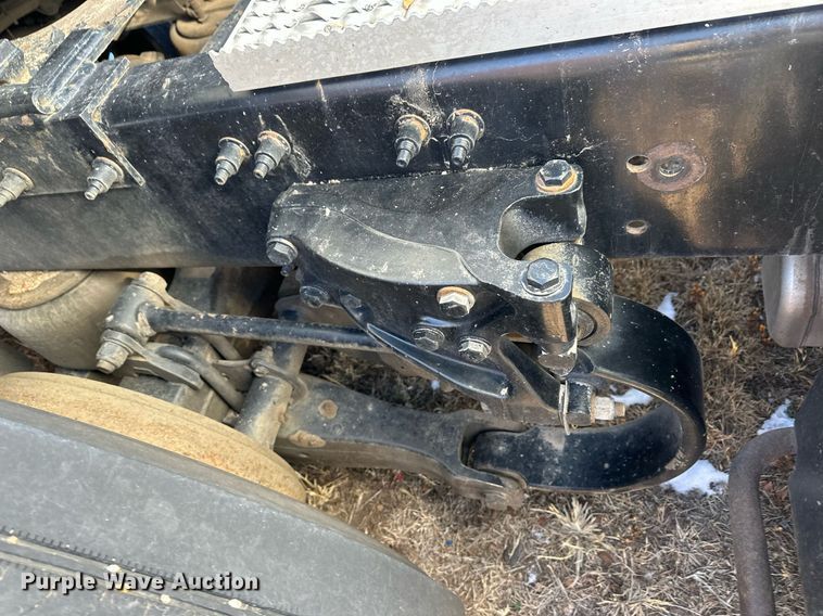 image for item DM2663 2011 Peterbilt 386 semi truck