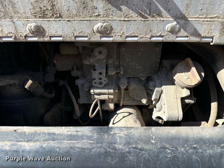 image for item DM2663 2011 Peterbilt 386 semi truck