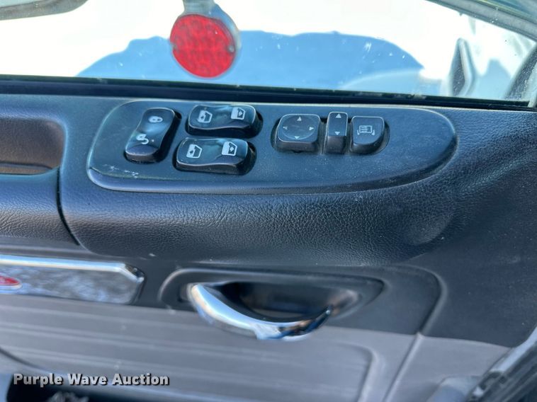 image for item DM2663 2011 Peterbilt 386 semi truck