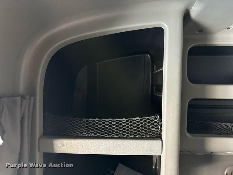 image for item DM2663 2011 Peterbilt 386 semi truck