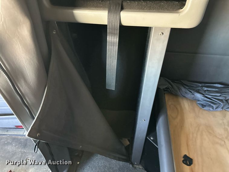 image for item DM2663 2011 Peterbilt 386 semi truck