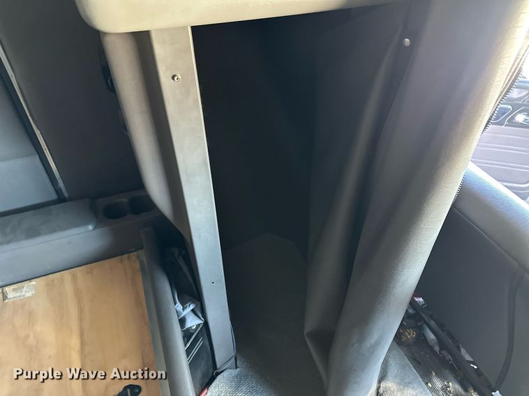 image for item DM2663 2011 Peterbilt 386 semi truck