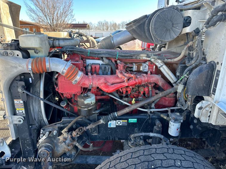 image for item DM2663 2011 Peterbilt 386 semi truck