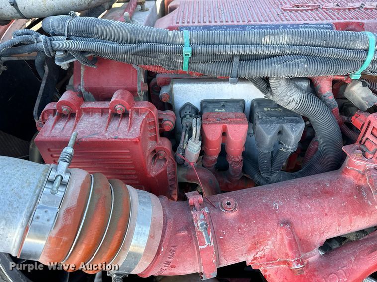 image for item DM2663 2011 Peterbilt 386 semi truck