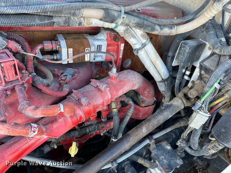 image for item DM2663 2011 Peterbilt 386 semi truck