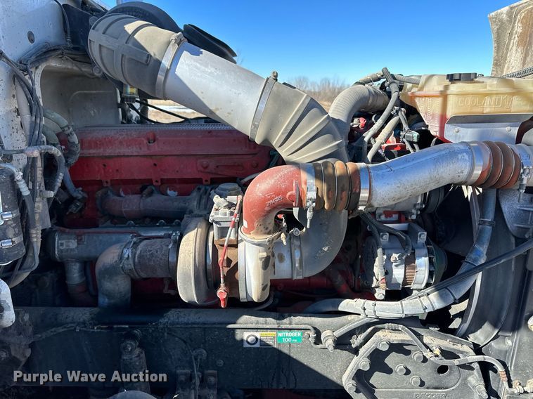 image for item DM2663 2011 Peterbilt 386 semi truck