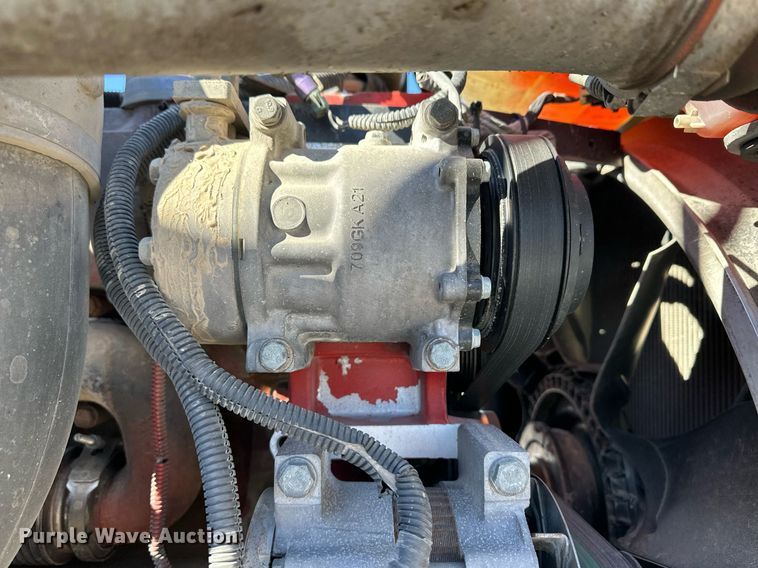 image for item DM2663 2011 Peterbilt 386 semi truck