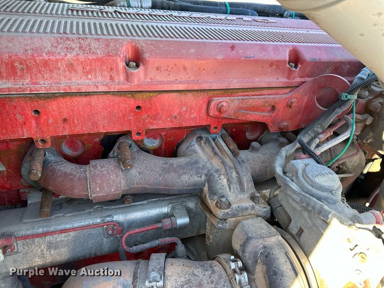 image for item DM2663 2011 Peterbilt 386 semi truck