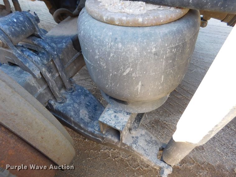 image for item DM2663 2011 Peterbilt 386 semi truck