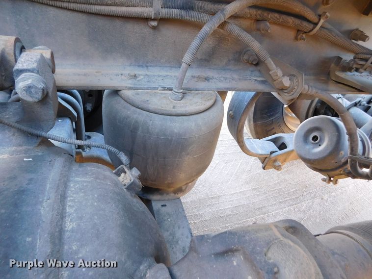 image for item DM2663 2011 Peterbilt 386 semi truck