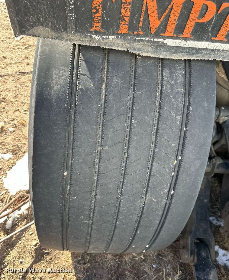 image for item DM2663 2011 Peterbilt 386 semi truck