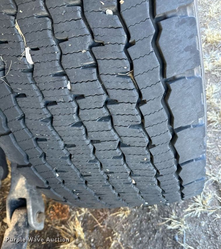 image for item DM2663 2011 Peterbilt 386 semi truck