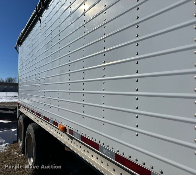 image for item DM2665 2012 Wilson DWH-551 grain trailer