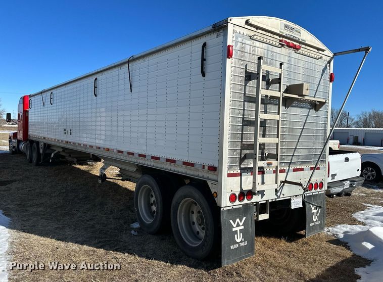 image for item DM2665 2012 Wilson DWH-551 grain trailer