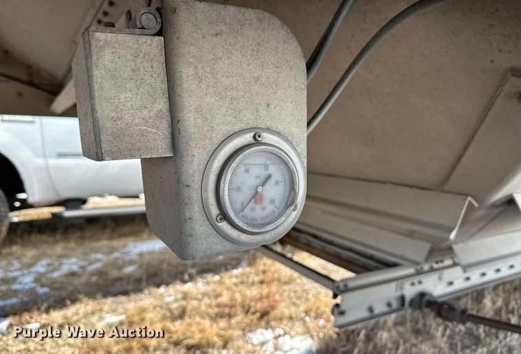 image for item DM2665 2012 Wilson DWH-551 grain trailer