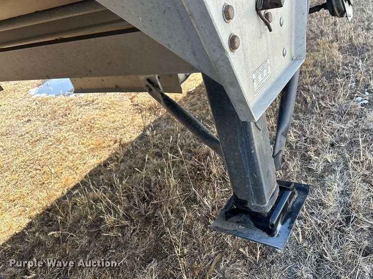 image for item DM2665 2012 Wilson DWH-551 grain trailer