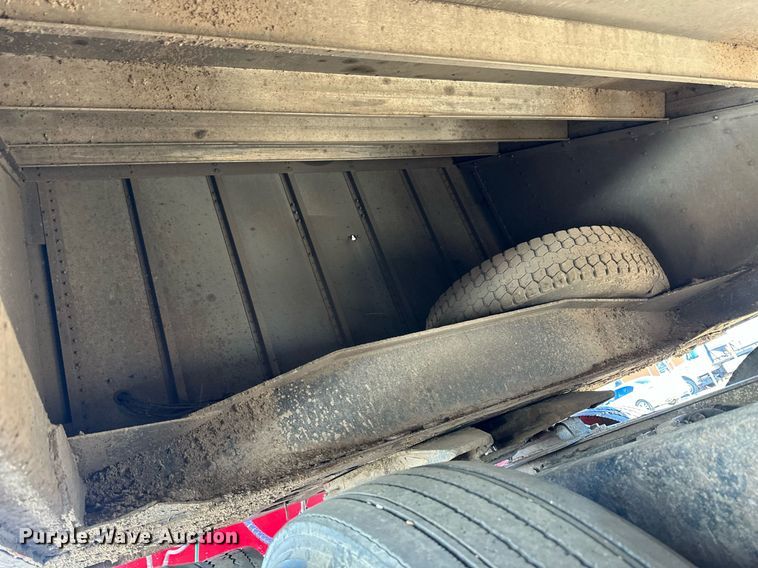 image for item DM2665 2012 Wilson DWH-551 grain trailer