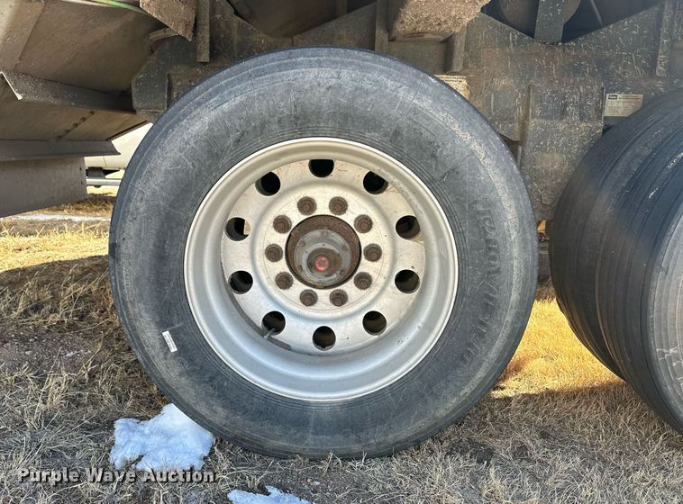 image for item DM2665 2012 Wilson DWH-551 grain trailer