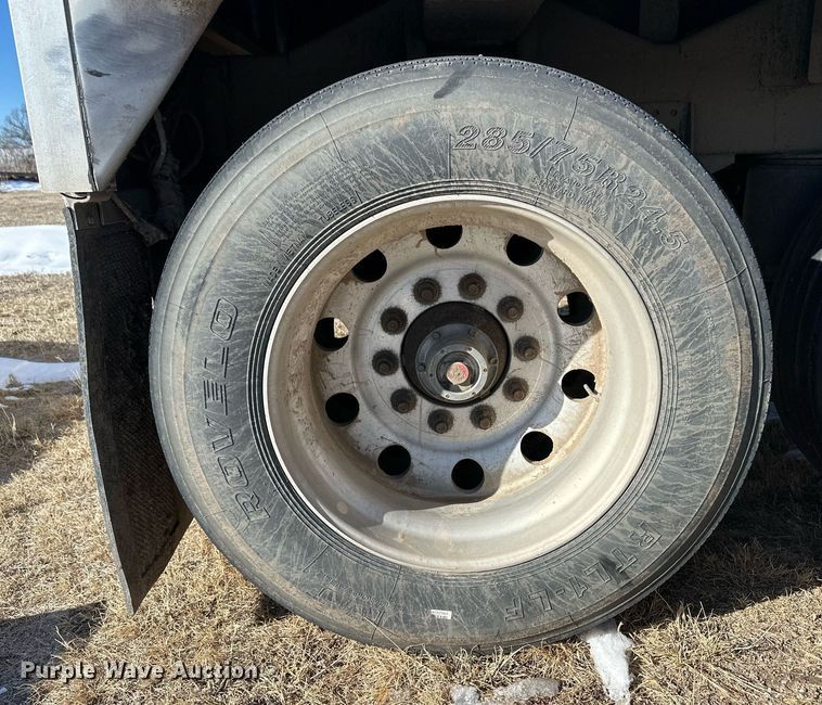 image for item DM2665 2012 Wilson DWH-551 grain trailer