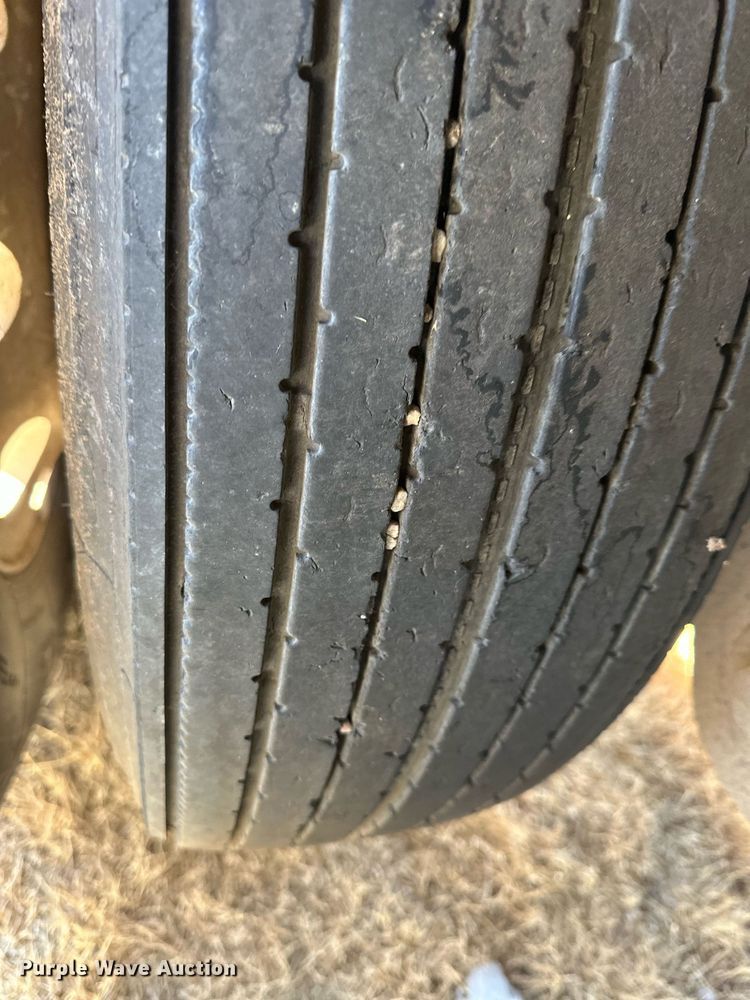 image for item DM2665 2012 Wilson DWH-551 grain trailer