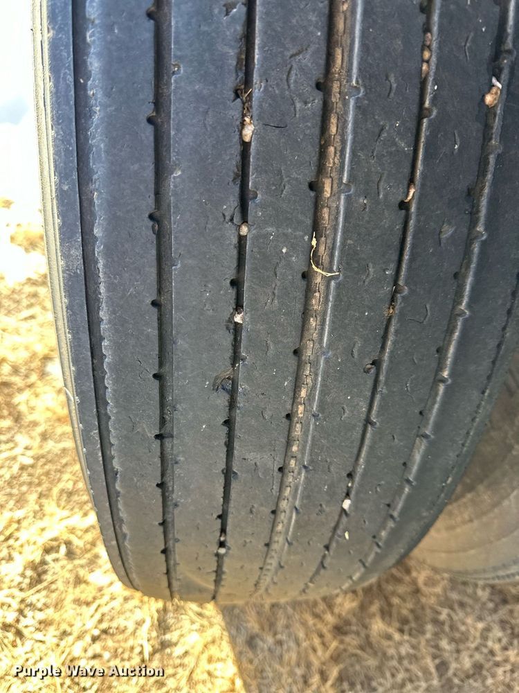 image for item DM2665 2012 Wilson DWH-551 grain trailer