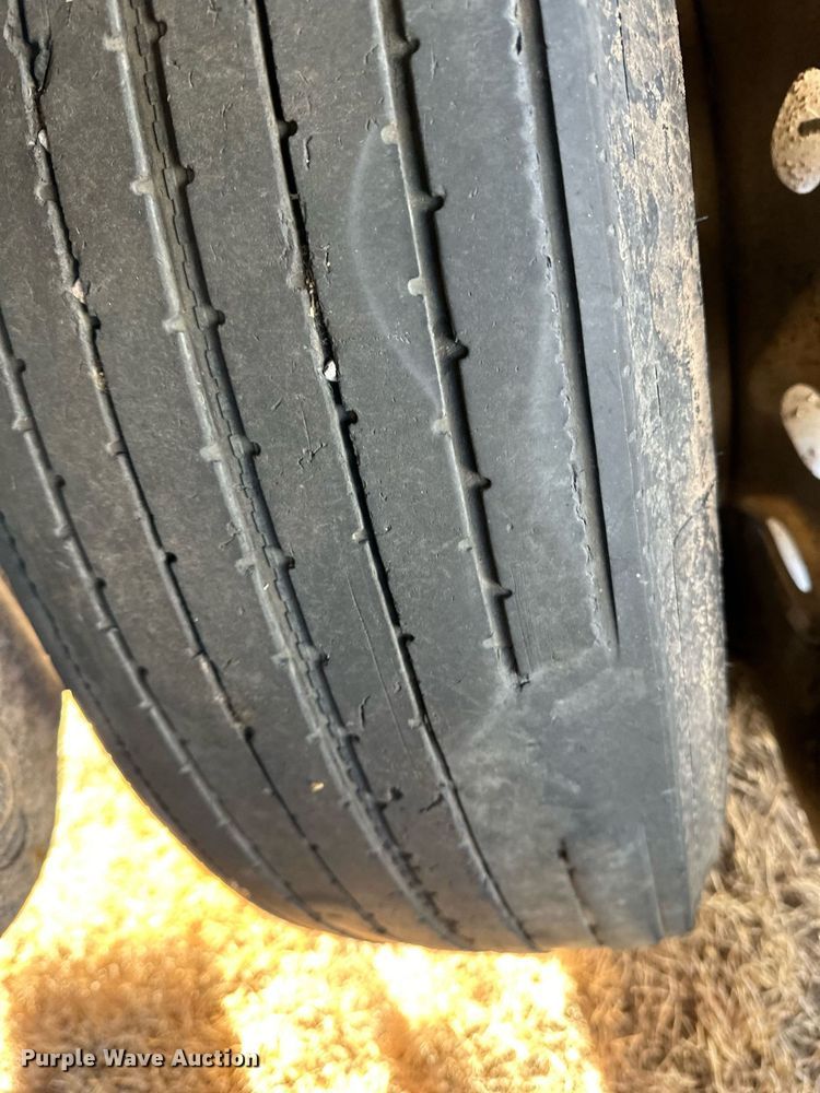 image for item DM2665 2012 Wilson DWH-551 grain trailer