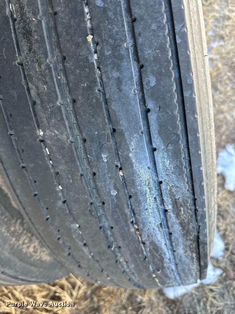 image for item DM2665 2012 Wilson DWH-551 grain trailer