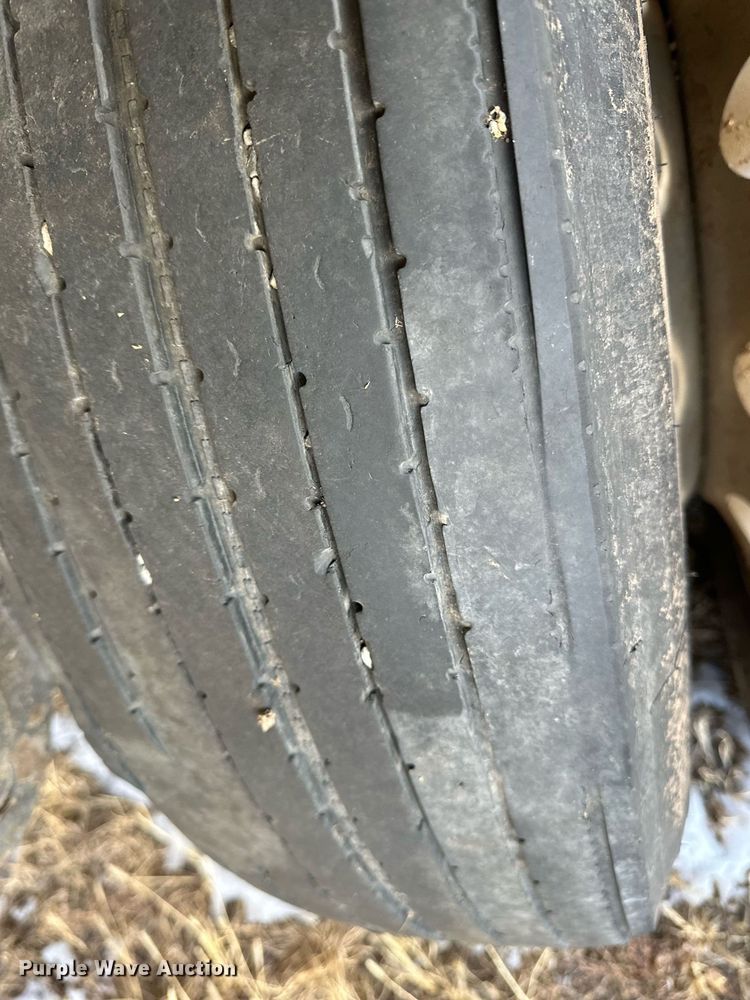 image for item DM2665 2012 Wilson DWH-551 grain trailer