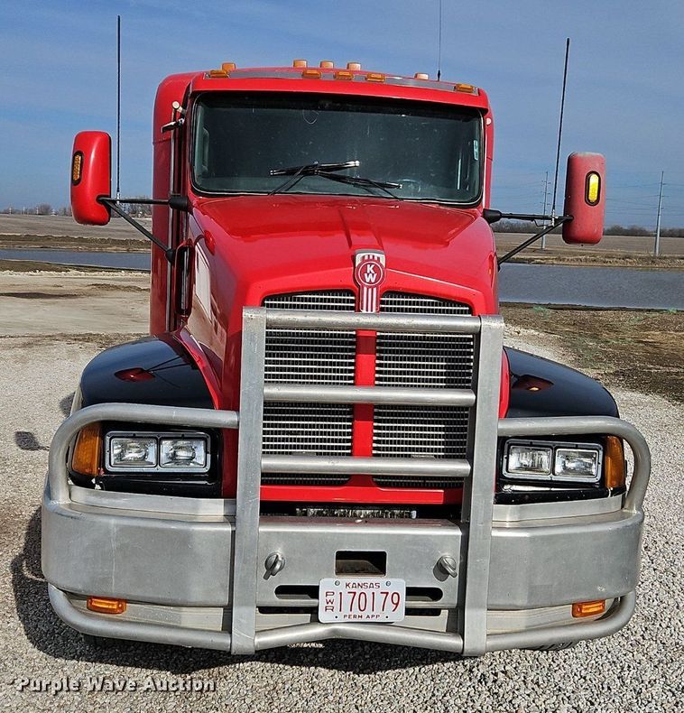 image for item DN7183 2007 Kenworth T600 semi truck